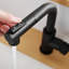 Robinet d'évier de cuisine moderne noir avec douchette escamotable - Acier inoxydable, pivotant sur 360 ° pour salle de bain et rembourrage contemporain en céramique, poignée simple-598299072