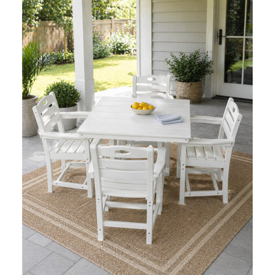 Ensemble de salle à manger de patio en PEHD blanc 5 pièces avec table carrée, trou pour parasol et 4 fauteuils