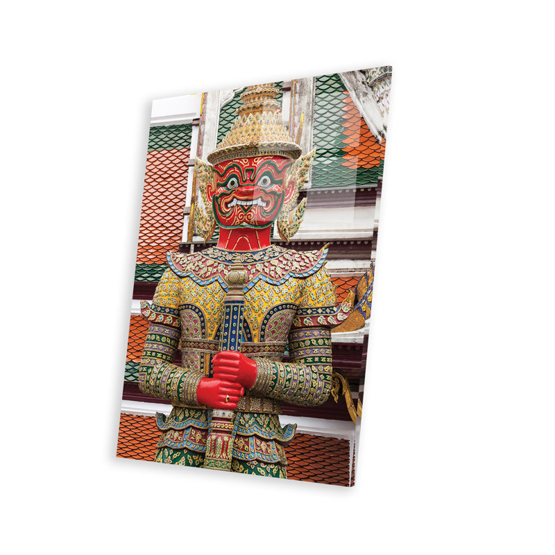 Thailande. Le démon géant Suryapop garde le temple du Bouddha d'émeraude. Sur plastique / acrylique par Brenda Tharp