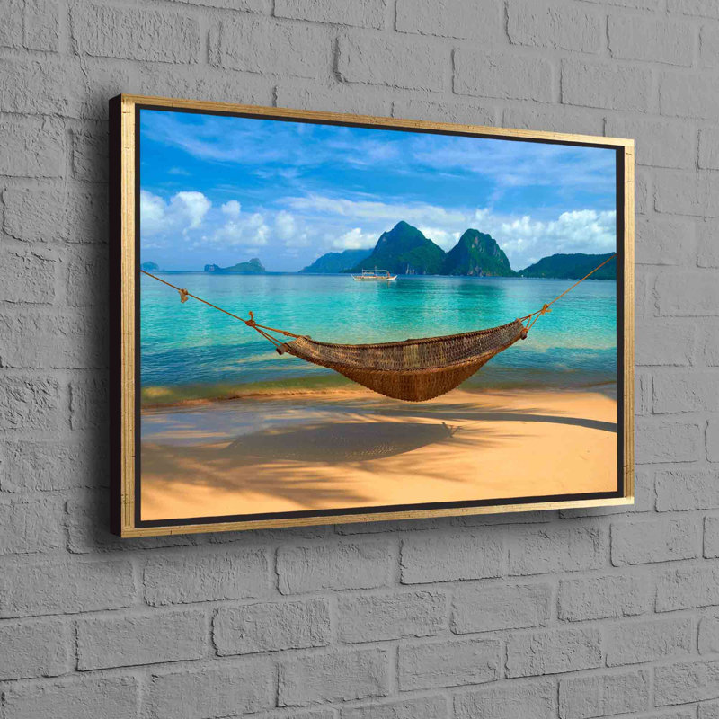 Art mural en toile de coton représentant un paysage tropical et une vue sur la plage avec un hamac relaxant, ajoutant un élément paisible à votre espace de vie