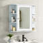 Armoire de rangement murale de salle de bain avec miroir, tablettes réglables et compartiments ouverts pour une organisation efficace