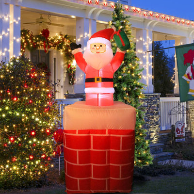 Décoration de Noël père Noël dans une cheminée gonflable