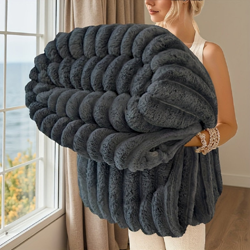 Classic Style Flannel Blanket, Lightweight All‑Season Washable Plush Cover for Home Decoration, Gray, Twin