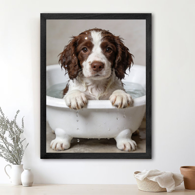 Reproduction d'art encadré noir avec chien prenant un bain dans la baignoire, H 11 po x l 9 po