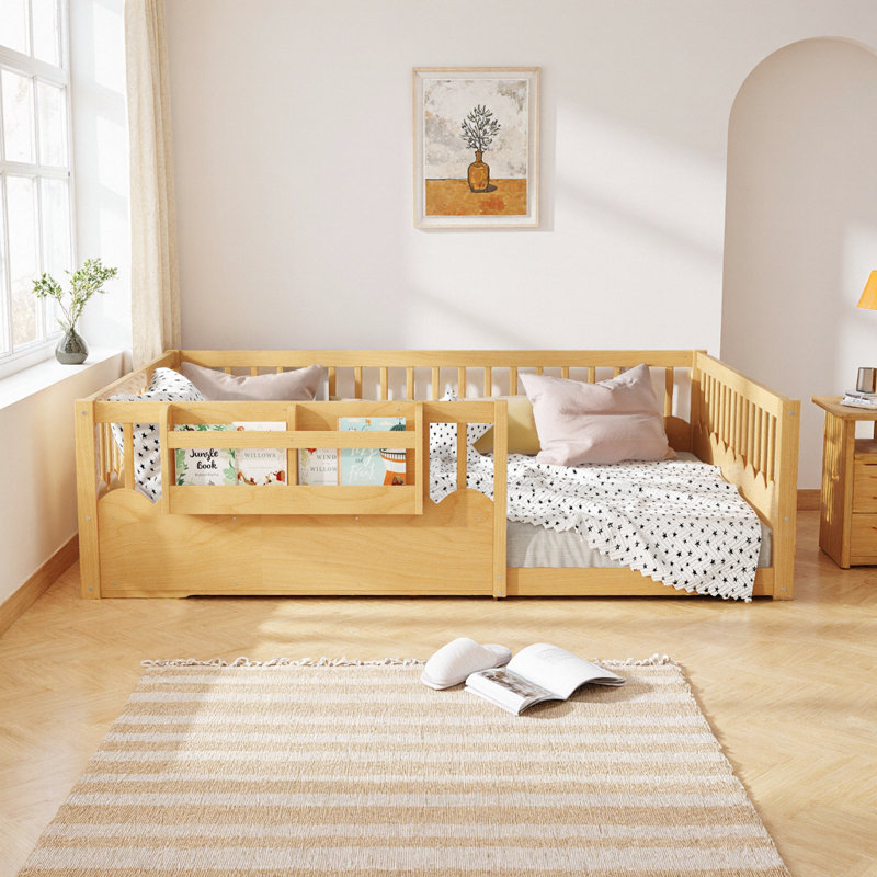 Lit grand format pour enfants avec rails de sécurité améliorés et bibliothèque intégrée - Finition en bois naturel, idéal pour un sommeil sécuritaire et indépendant