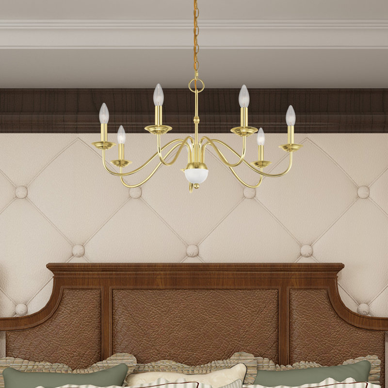 Lustre classique / traditionnel à 7 lumières de style bougie Seiling, Laiton poli avec décoration blanche