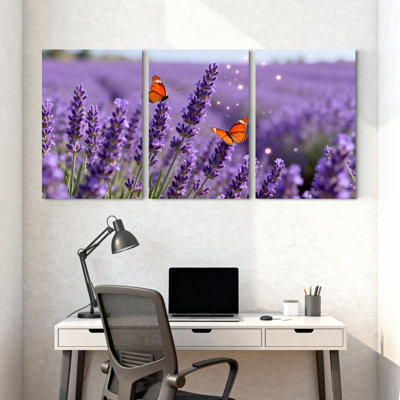Ensemble de 3 tableaux sur toile représentant un champ de lavande avec des papillons