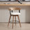 Tabouret de bar pivotant moderne et élégant avec dossier et accoudoirs