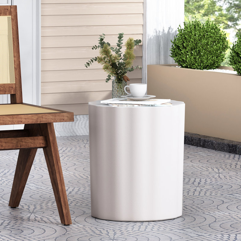 Table d'extérieur légère en béton - moderne, fonctionnelle, 15,61 po x 15,61 po x 18,09 po, blanc antique, sans assemblage, pratique pour l'intérieur, H 18,09 po, conception pratique