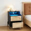 Table de chevet moderne en rotin avec lumières DEL, 2 tiroirs et station de charge | Table de chevet élégante pour la chambre à coucher, le salon et les petits espaces