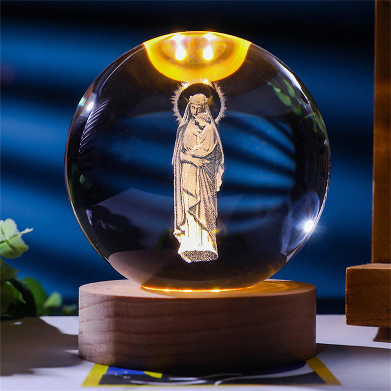 Figurine de veilleuse gravée en cristal, I