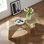 Table basse ovale en verre trempé avec plateau diagonal en forme d'éventail et pieds en bois naturel