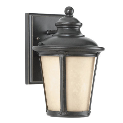 Petite lanterne murale d'extérieur à une lumière Cape May de Génération Lighting 