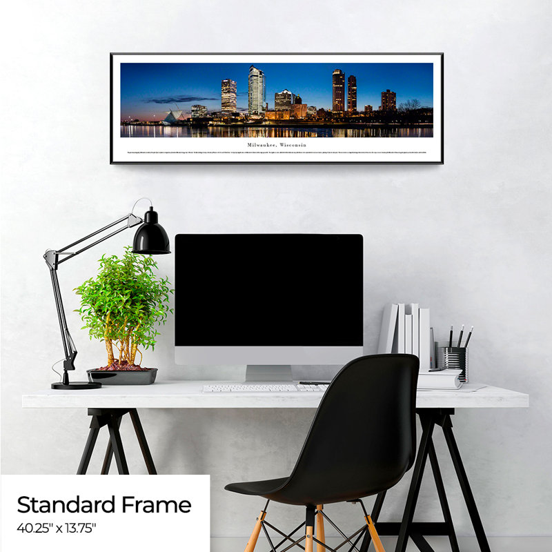 Impression panoramique de Milwaukee, Wisconsin, H 13,75 po x l 40,25 po, Cadre standard noir