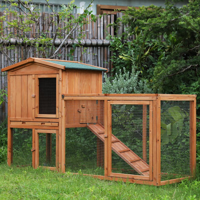 Alisandra 13.7 Square Feet Chicken Coop with Chicken Run