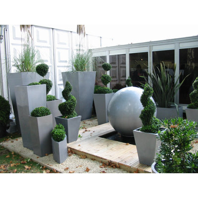 Vrtanes Geo Fiberglass Cachepot