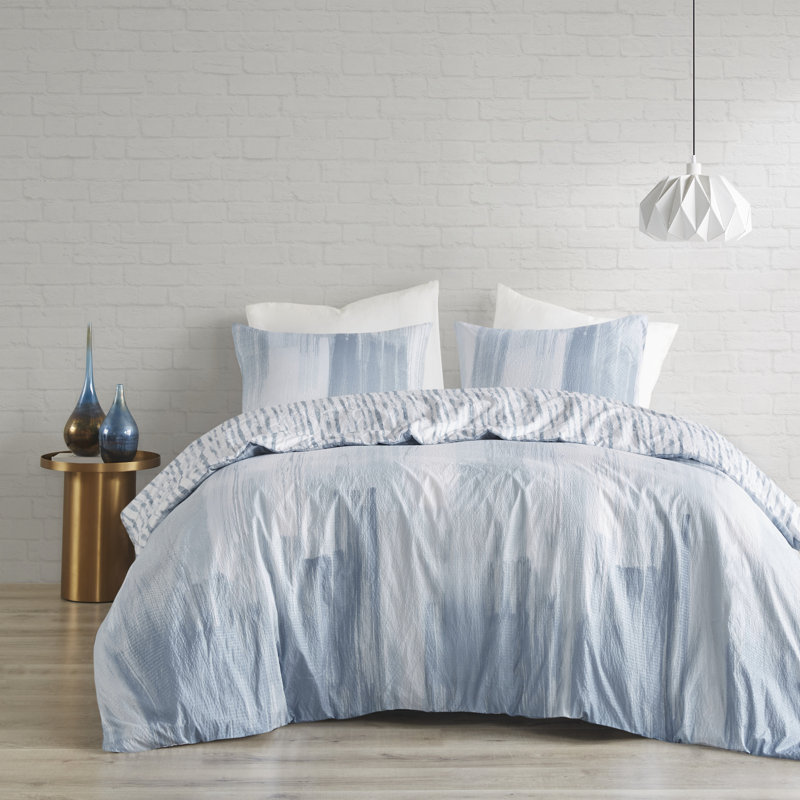 Blue Brush Stroke Reversible Seersucker Full/Queen Duvet Cover Set