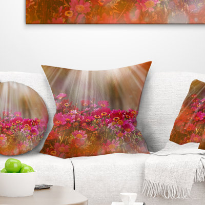 Lumière du soleil sur le jardin avec fleurs - coussin à imprimé floral