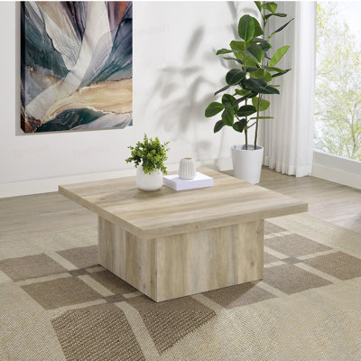 Table basse en pin vieilli