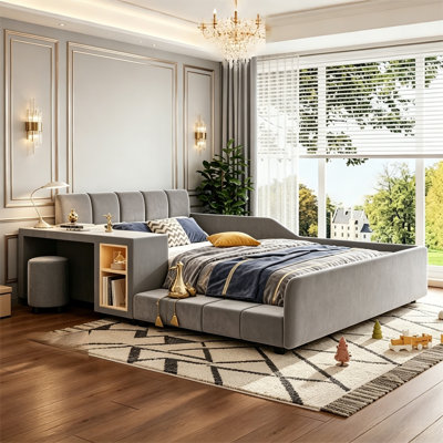 Lit double tapissier pleine grandeur, lit mère et enfant avec bureau de chevet et petit tabouret rond