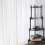 Tablette d'angle de 39 po de hauteur en cerisier Nuance - Put décoratif, livres, jeux de société en bois composite Cherry