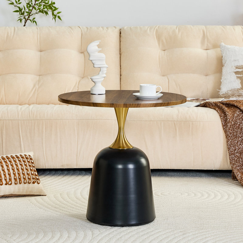 Table basse de 60 cm (23,6 pouces), couleur noyer, piètement en métal, style nordique, idéale pour une chambre ou un coin lecture, parfaite pour savourer un thé.
