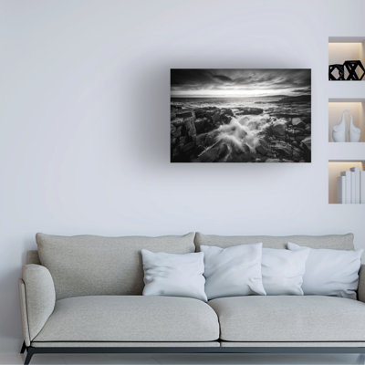 Art mural sur toile tendue - «Red Sky at Dusk Black and White» de Rick Berk pour décoration de salon, de chambre à coucher ou de bureau - 16 x 24