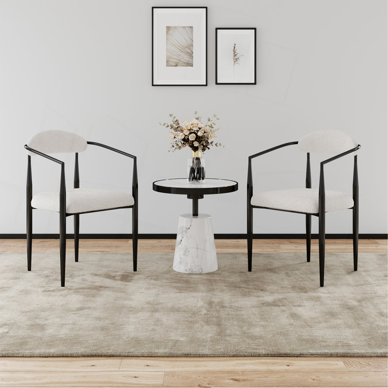 Chaises de salle à manger élégantes et confortables avec sièges rembourrés et dossiers ouverts élégants, parfaites pour les espaces de salle à manger modernes.