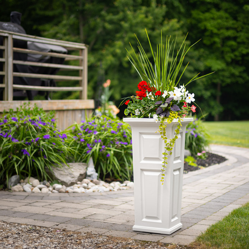 Nantucket Pot Planter, White