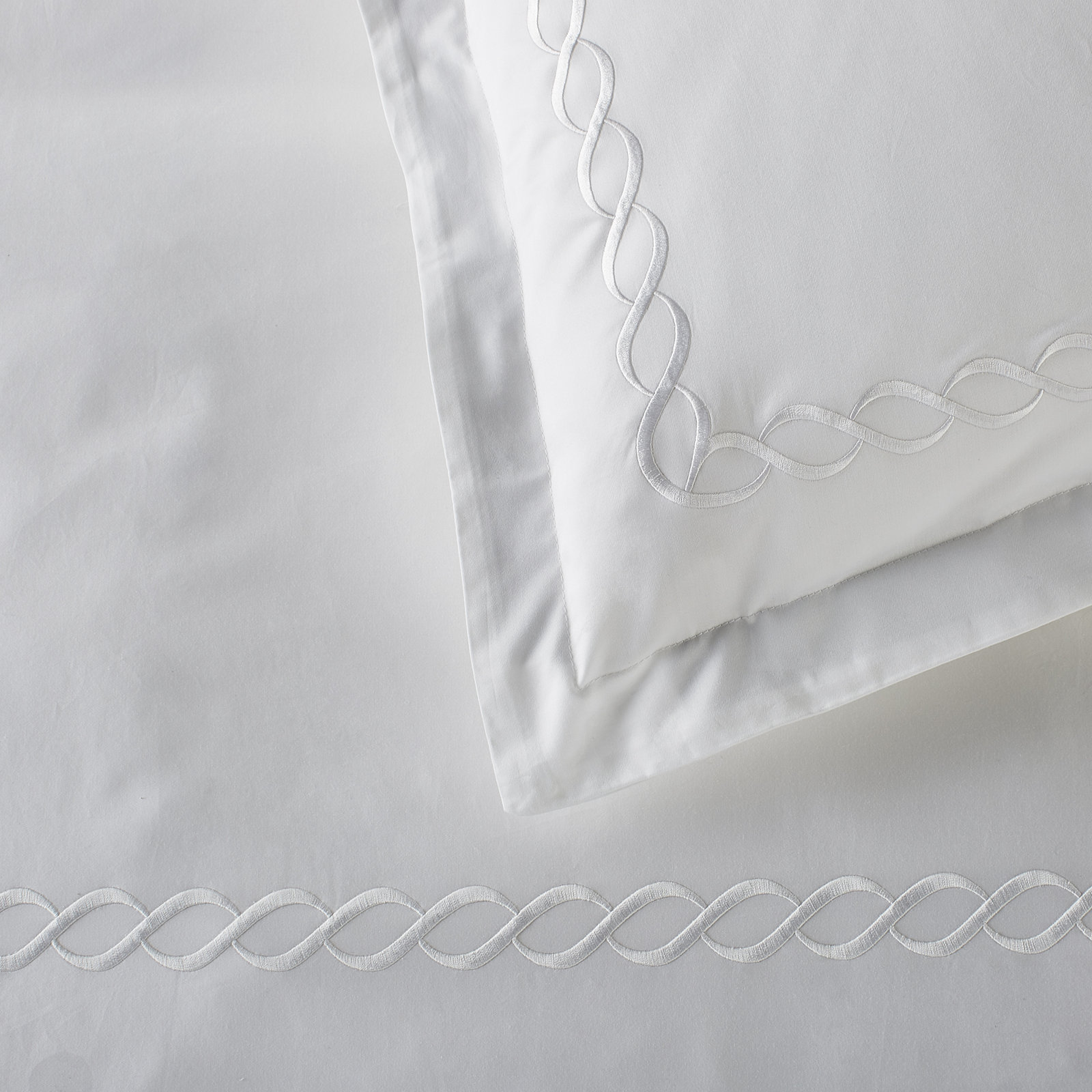 Avellana Sateen Duvet Cover Set, Queen Duvet Cover + 2 Shams, White