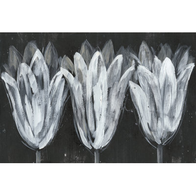 Trio blanc sur fond noir I