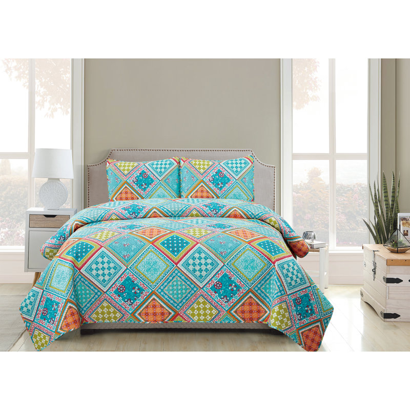 Luna Bohemian Percale Floral Quilt, King Quilt + 2 King Shams