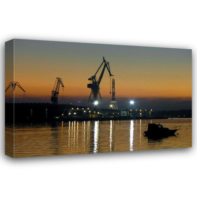 Coucher de soleil sur le port de Pula