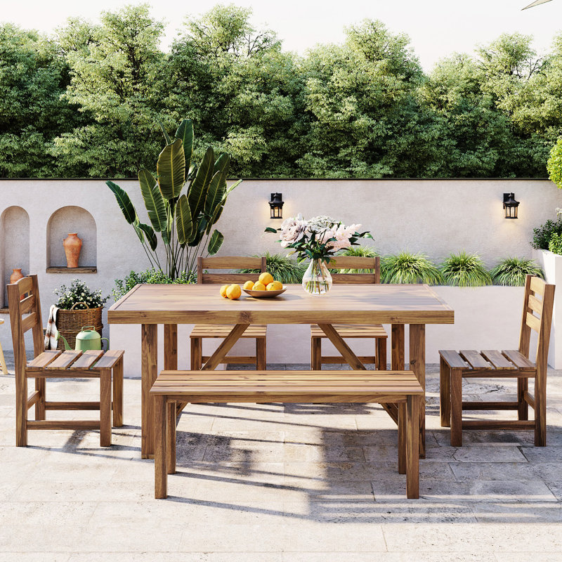 Élégant patio en bois pour une belle expérience extérieure Table et chaises de qualité