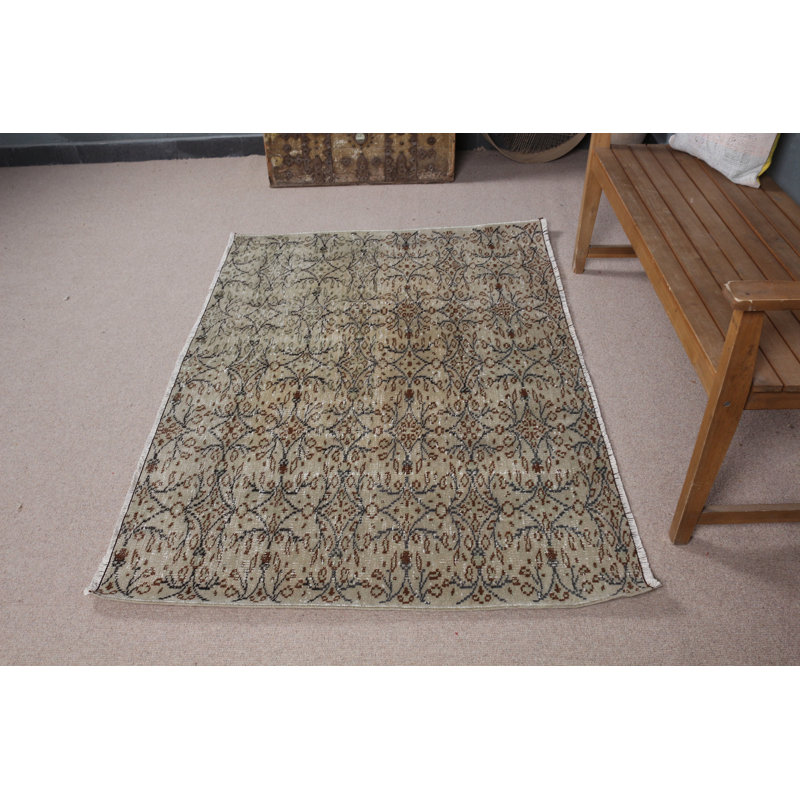 Tapis décoratif beige et brun à motif élégant pour rehausser le décor de votre salon