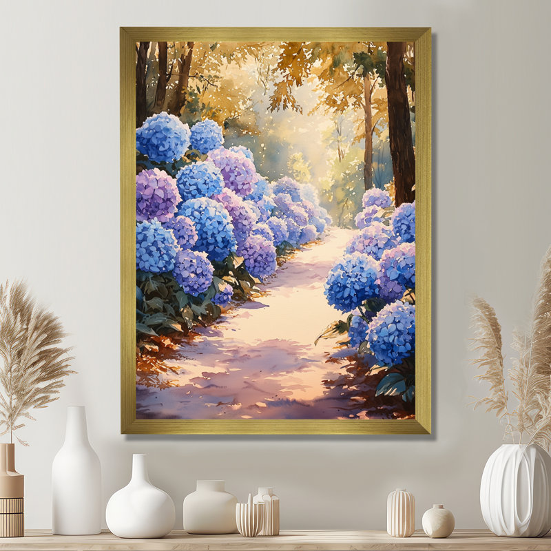 Hortensias dans le chemin du jardin III - Décoration murale florale, H 32 po x l 16 po, Doré