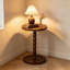 Petite table d'appoint ronde, table basse à piédestal pour le salon, table à boissons peu encombrante au fini brun rustique