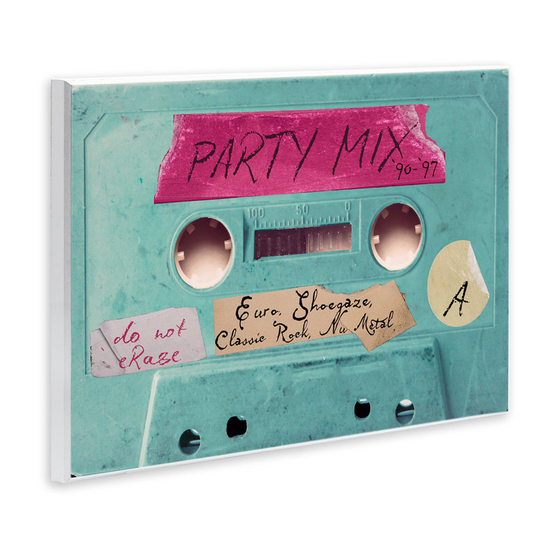 Plaque murale rétro sur cassettes, par Annabelle Hall, H 10 po x l 15 po