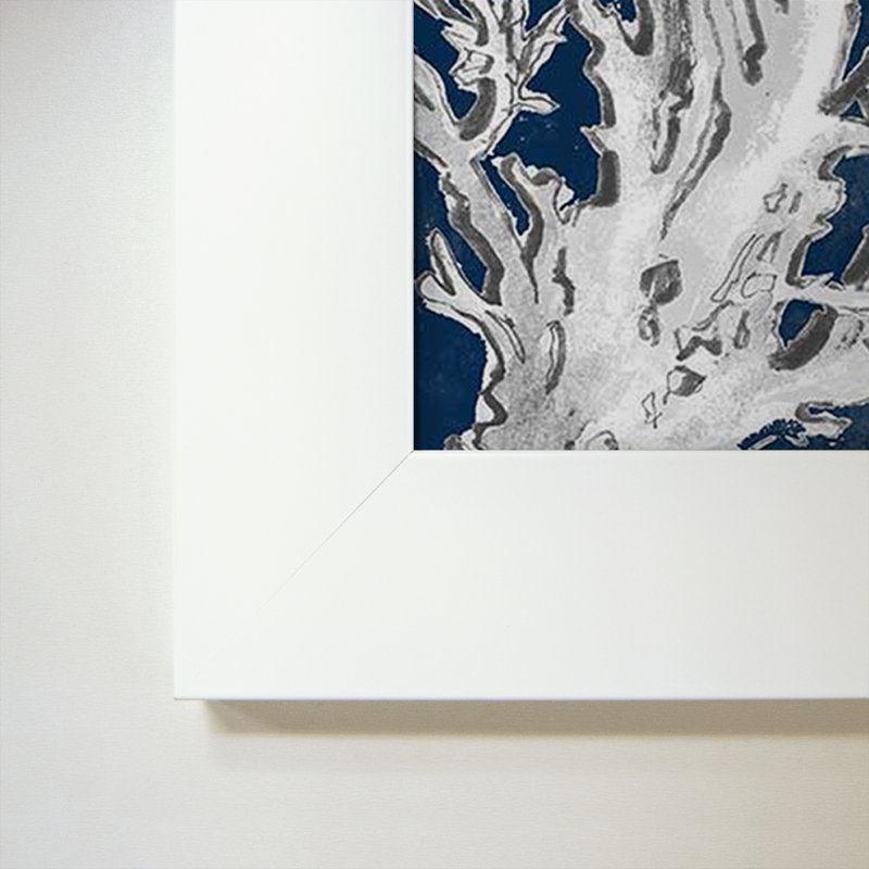 Coastal Coral II par Lanie Loreth - Peinture, Cadre blanc, H 25,5 po x l 25,5 po x P 1 po
