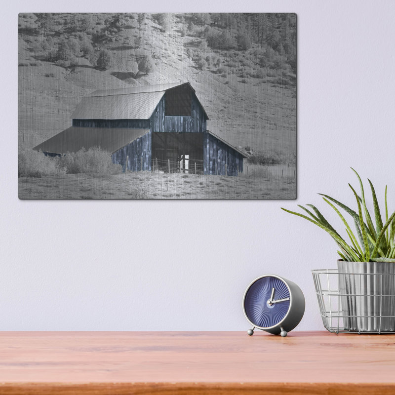 «Blue Barn II» par Lori Deiter, art mural en métal, H 12 po x l 16 po