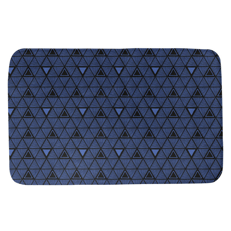 Tapis de bain géométrique à motif de triangles dessinés à la main, l 21 po x L 34 po, Bleu/noir