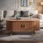 Table basse ovale cannelée en noyer, table de centre Mid-Century avec station de charge, porte tambour 360 °, pieds en bois massif pour les salons-963920099