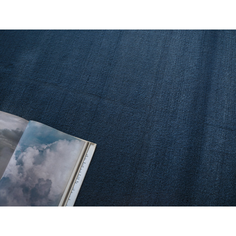 Velutto Hand Loomed Nylon Area Rug in Navy, Rectangle 6' x 9'