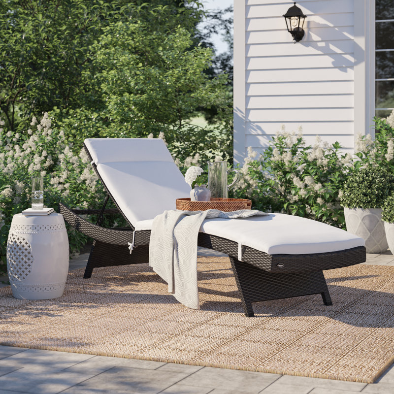Chaise longue inclinable avec coussin Genieve, Blanc