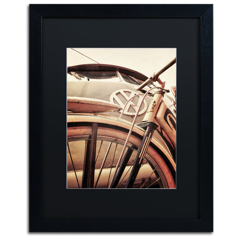 "Joden" par Jason Shaffer, reproduction de photo encadrée, H 14 po x l 11 po x P 0,5 po, Cadre argenté, Noir