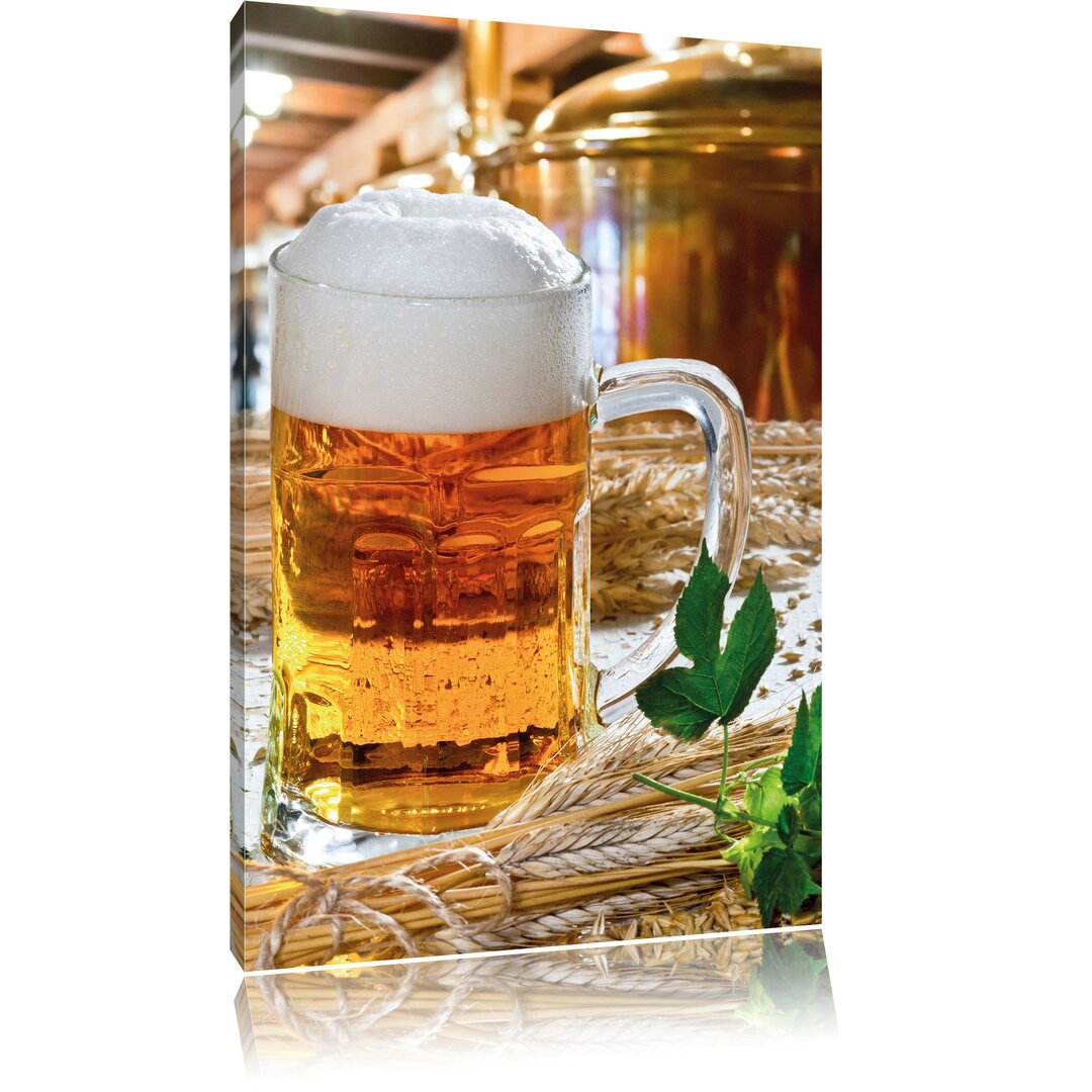 Leinwandbild Frisches Bier mit Hopfen