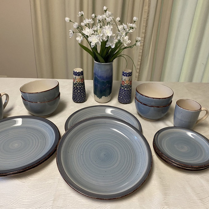 Pfaltzgraff Sadie 16-Piece Stoneware Dinnerware Set, Service for 4 - Cream