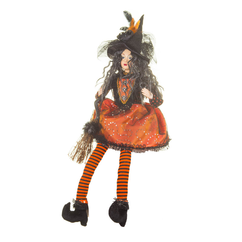 Sorcière captivante orange assise