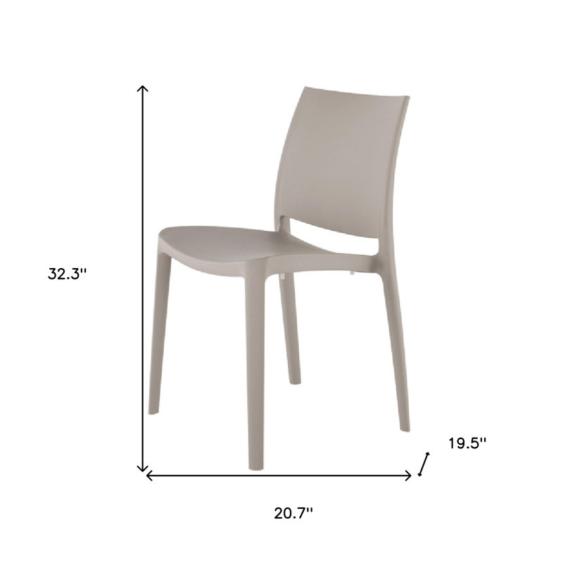Ensemble de quatre chaises de salle à manger d'extérieur empilables en plastique taupe