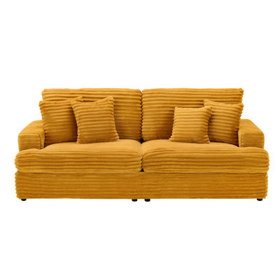 Canapé 88,58 po en velours côtelé 3 places, spacieux et confortable. Jumelé à 4 coussins décoratifs de la même couleur, il ajoute une touche d'élégance à un salon moderne. Orange